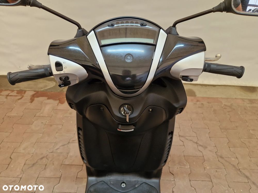 Yamaha X-max - 23