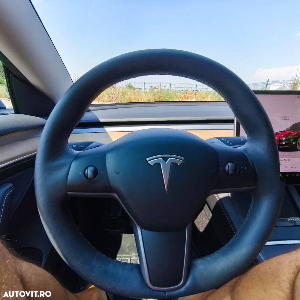 Tesla Model 3 - 4