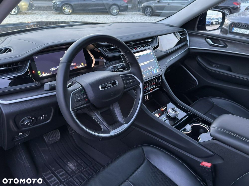 Jeep Grand Cherokee - 12