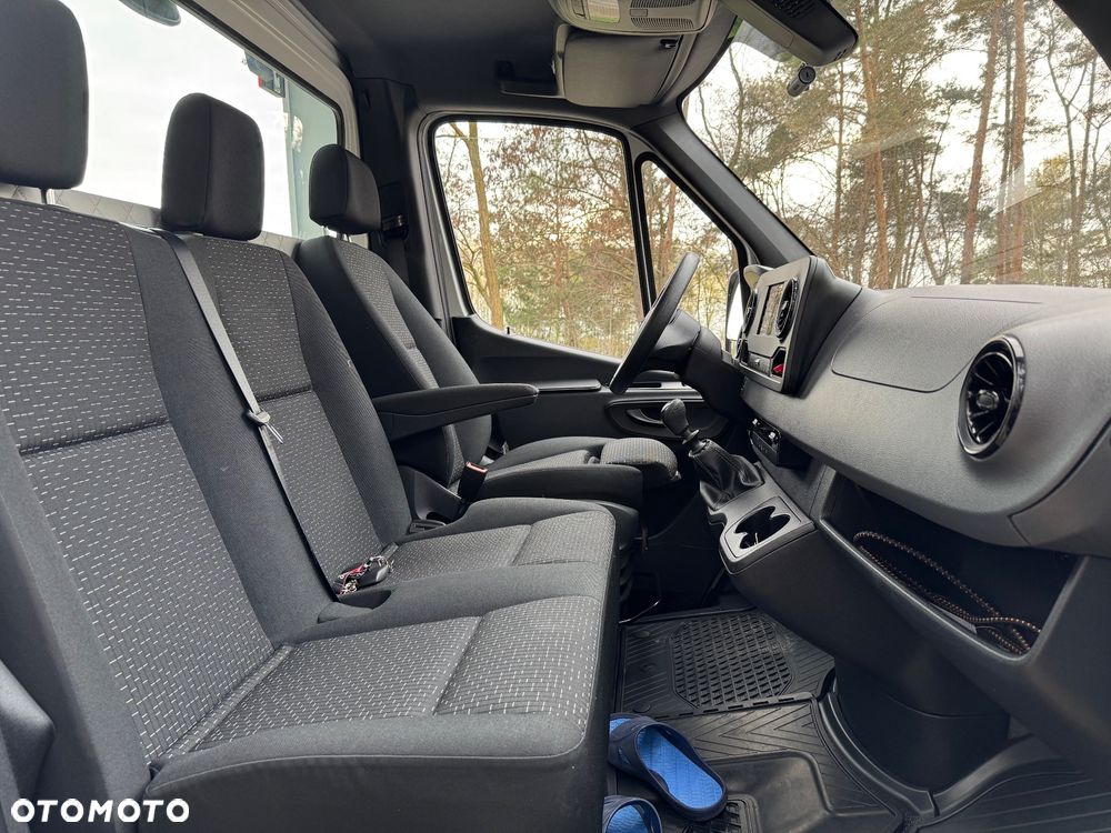 Mercedes-Benz Sprinter - 14