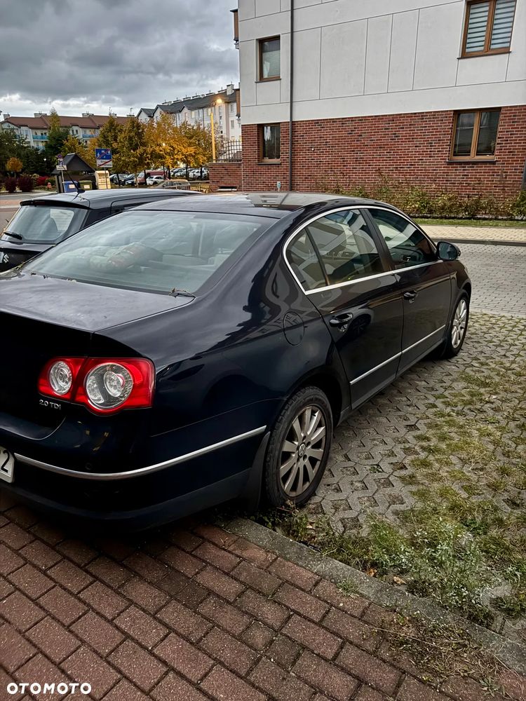 Volkswagen Passat 2.0 TDI Comfortline DSG - 8