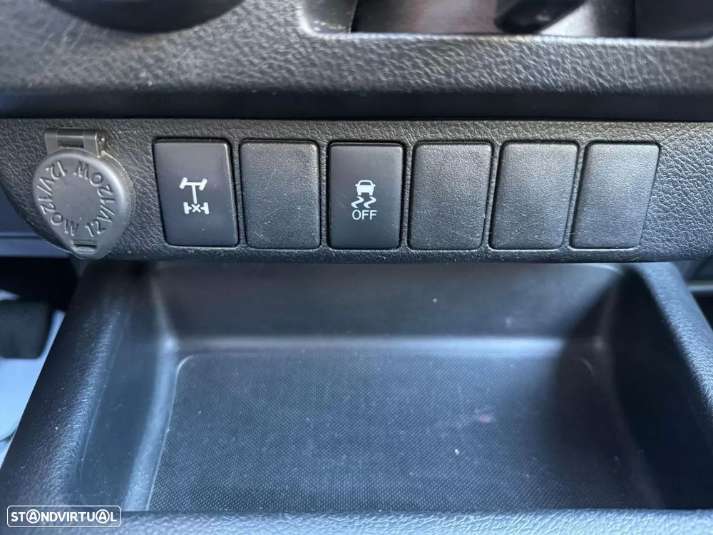 Toyota Hilux 2.4 D-4D 4WD CD CM - 16