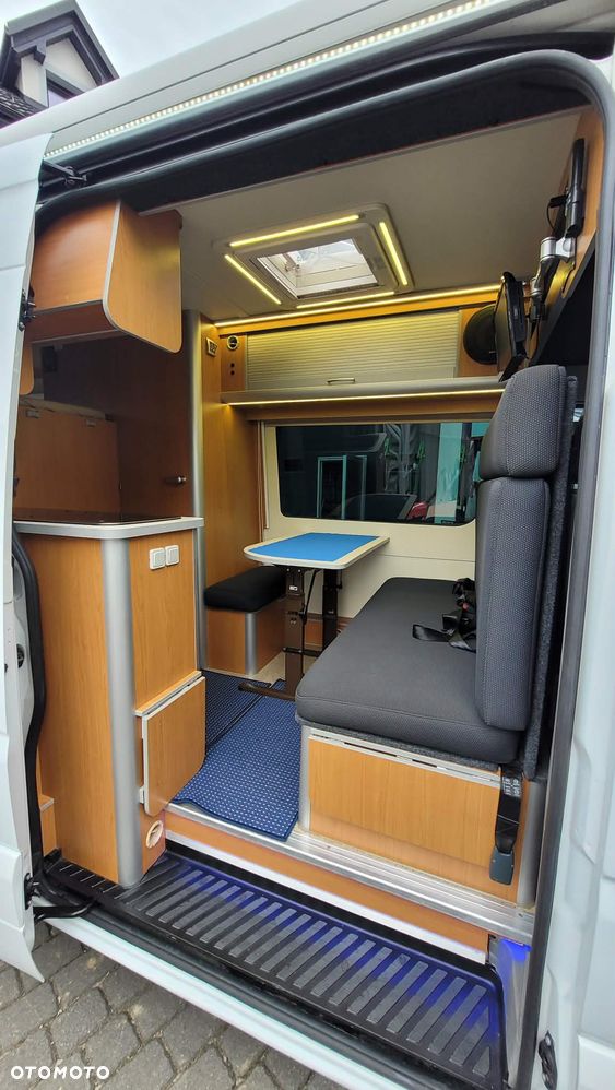 Mercedes-Benz Sprinter - 11