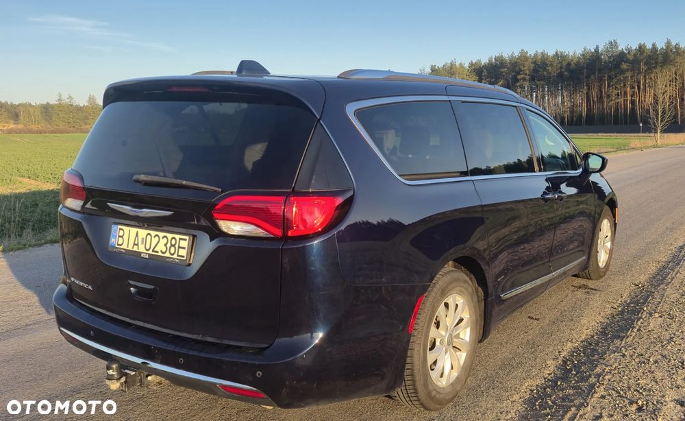 Chrysler Pacifica - 3