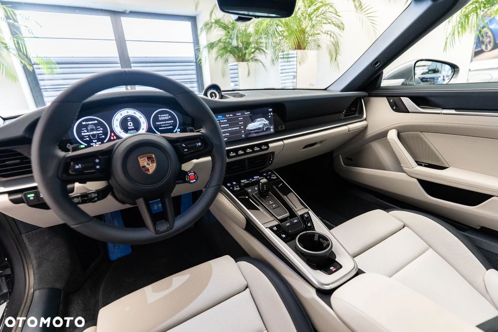 Porsche 911 Targa 4 GTS - 11