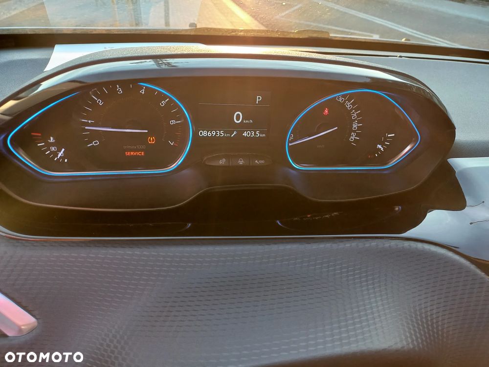 Peugeot 2008 1.2 Pure Tech Allure S&S EAT6 - 26