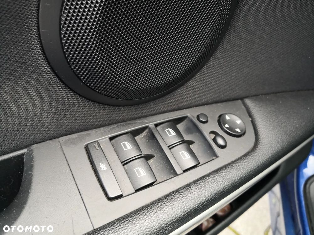 BMW Seria 3 320i Touring - 23