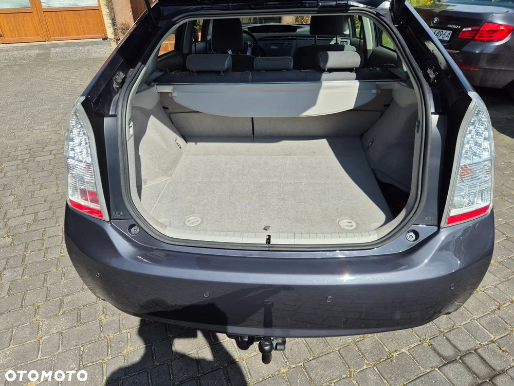 Toyota Prius (Hybrid) - 16