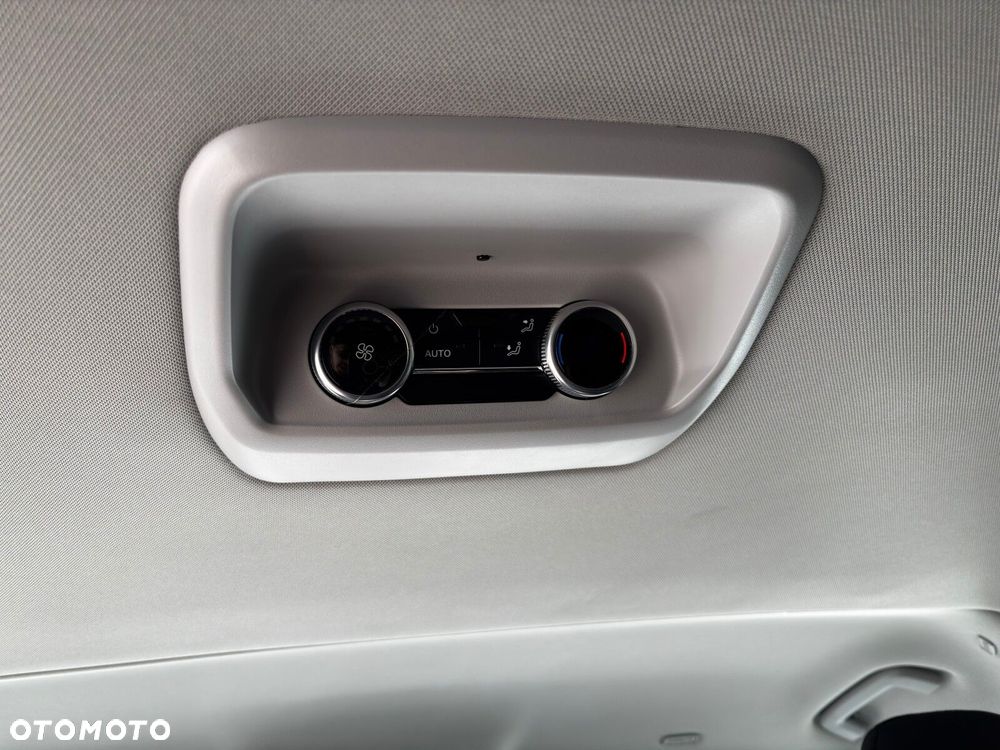 Volkswagen Caravelle - 23