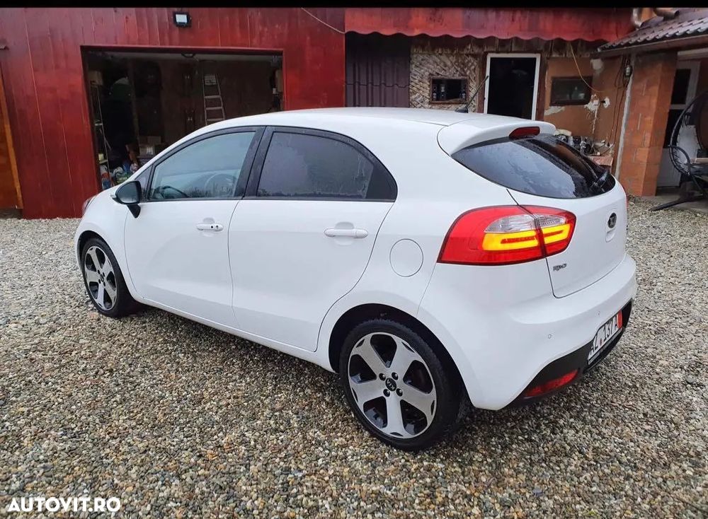 Kia Rio - 4