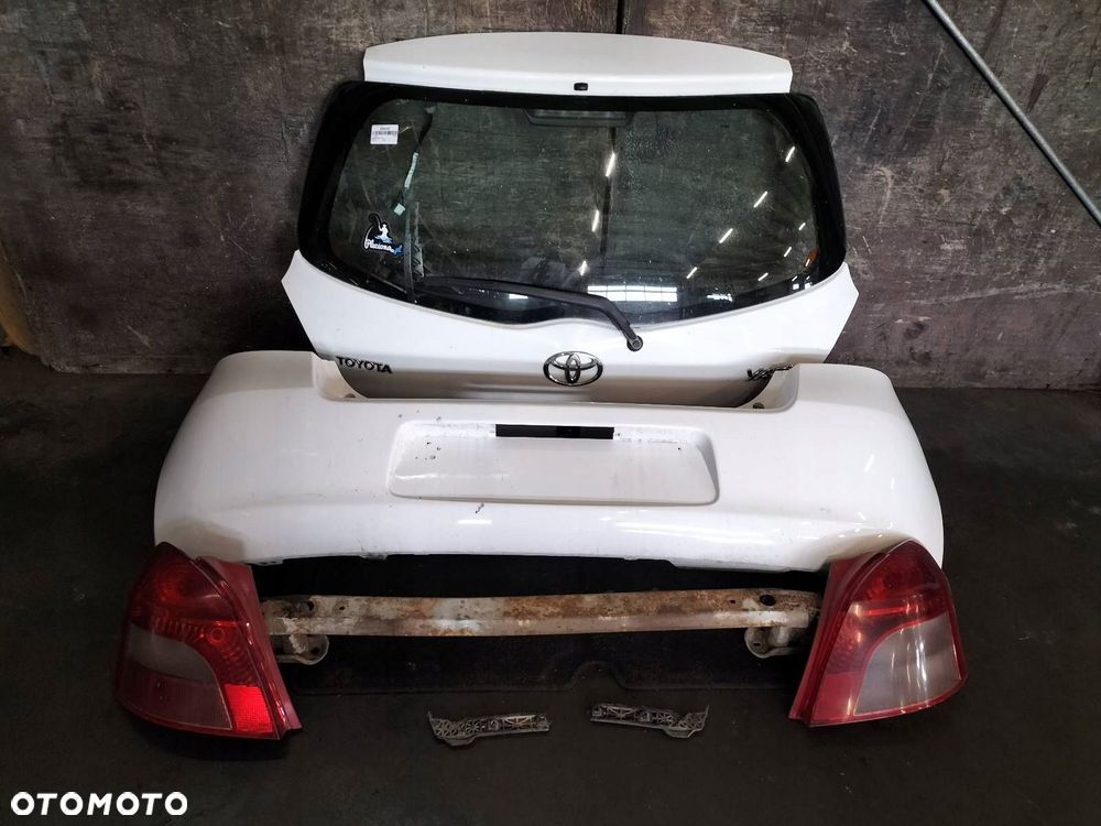KOMPLETNY TYŁ KLAPA ZDERZAK LAMPA TYŁ TOYOTA YARIS II 068 HB 5D - 1