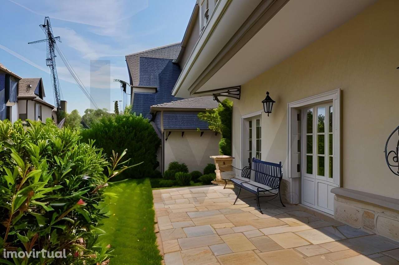 São destemidos e fãs de obras? Moradia T5 para remodelação em São João - Grande imagem: 5/54