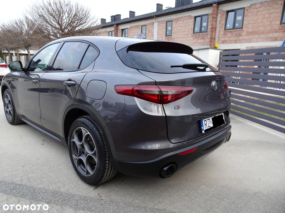 Alfa Romeo Stelvio 2.0 Turbo Sprint Q4 - 4