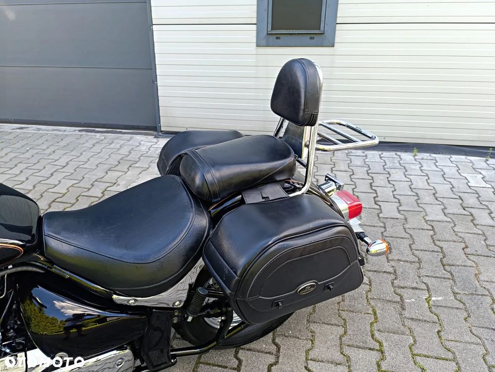 Suzuki VL 800 Volusia - 11