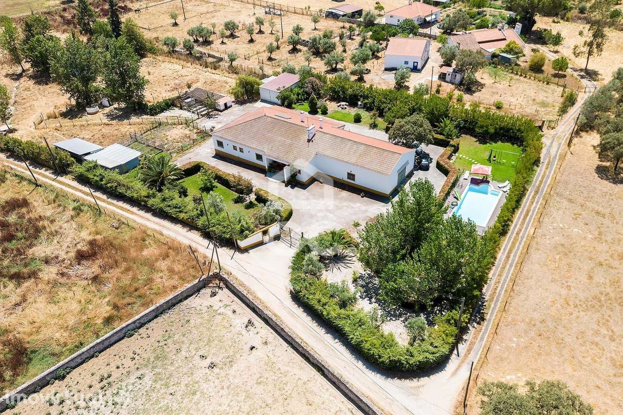 Quinta de 11750 m2 com moradia T6 e Piscina | Évora - Grande imagem: 2/60