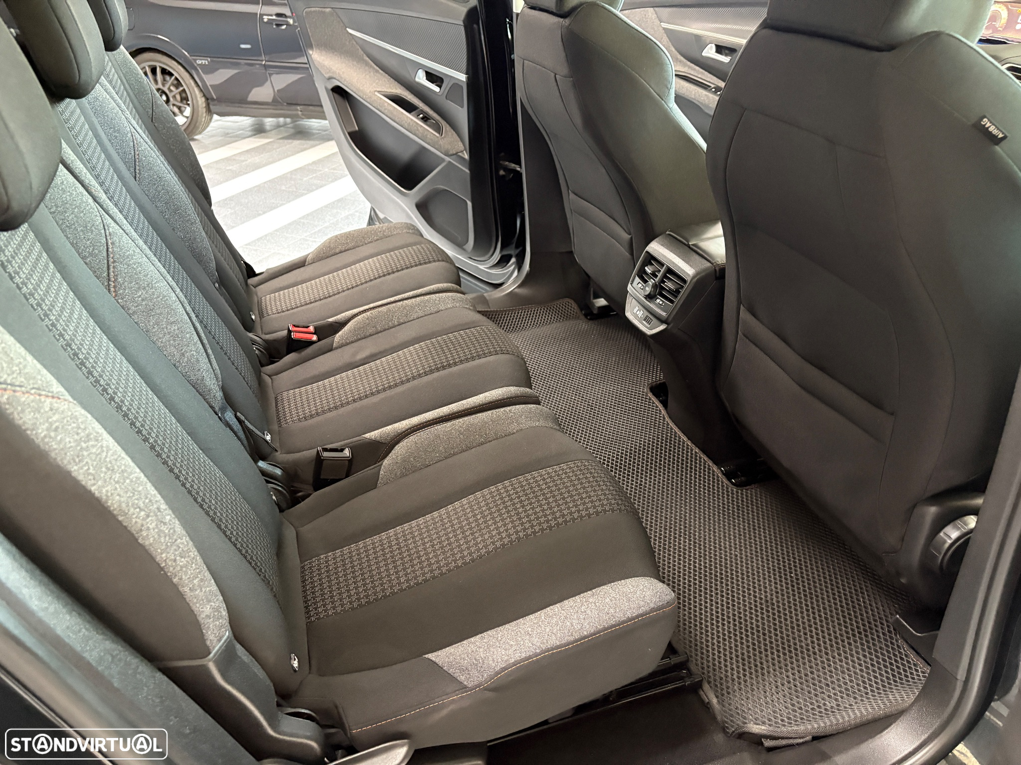 Peugeot 5008 1.6 HDi Allure J17 - 17