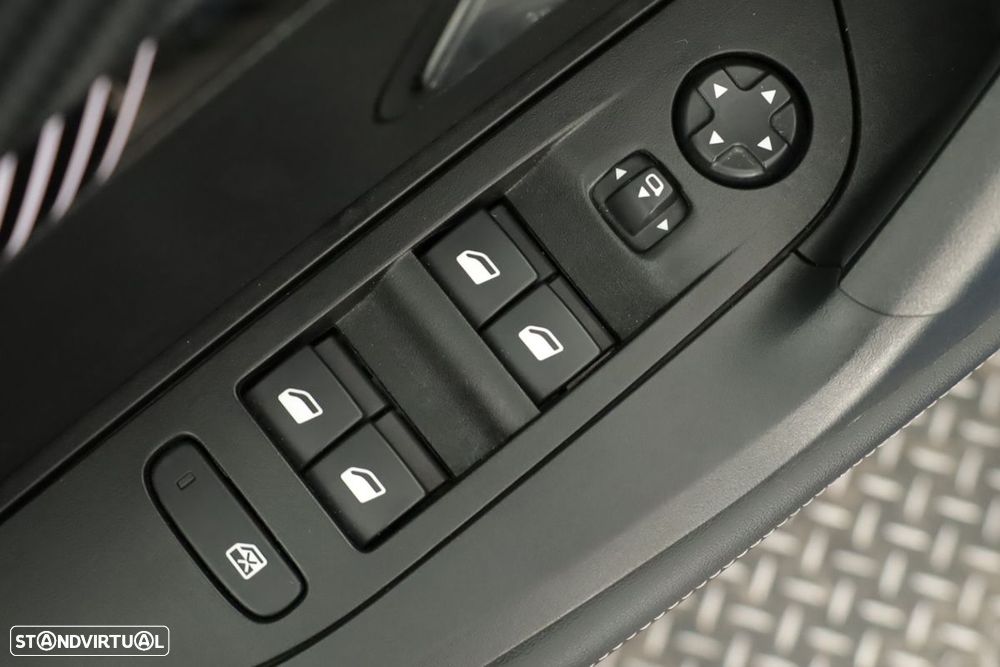 Peugeot 2008 1.2 PureTech Allure - 20