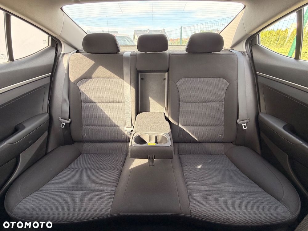 Hyundai Elantra 1.6 CRDi Comfort - 22