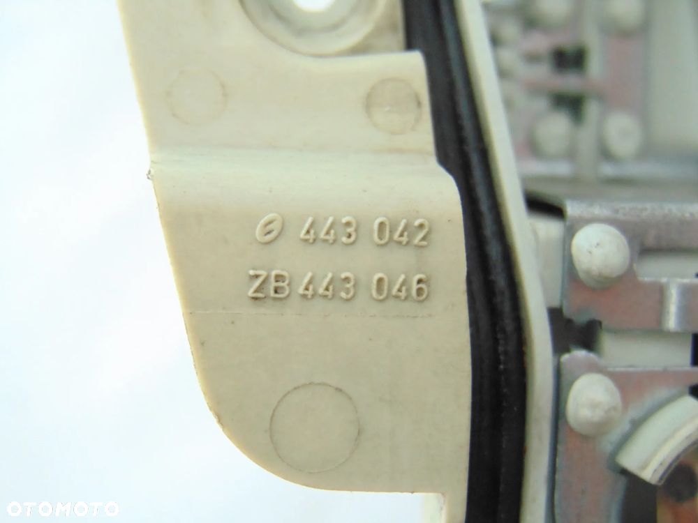 ORYGINAŁ wkład lampy lewej prawej tylny tył lewy prawy oprawka Opel Vectra C kombi 02-05r - 23