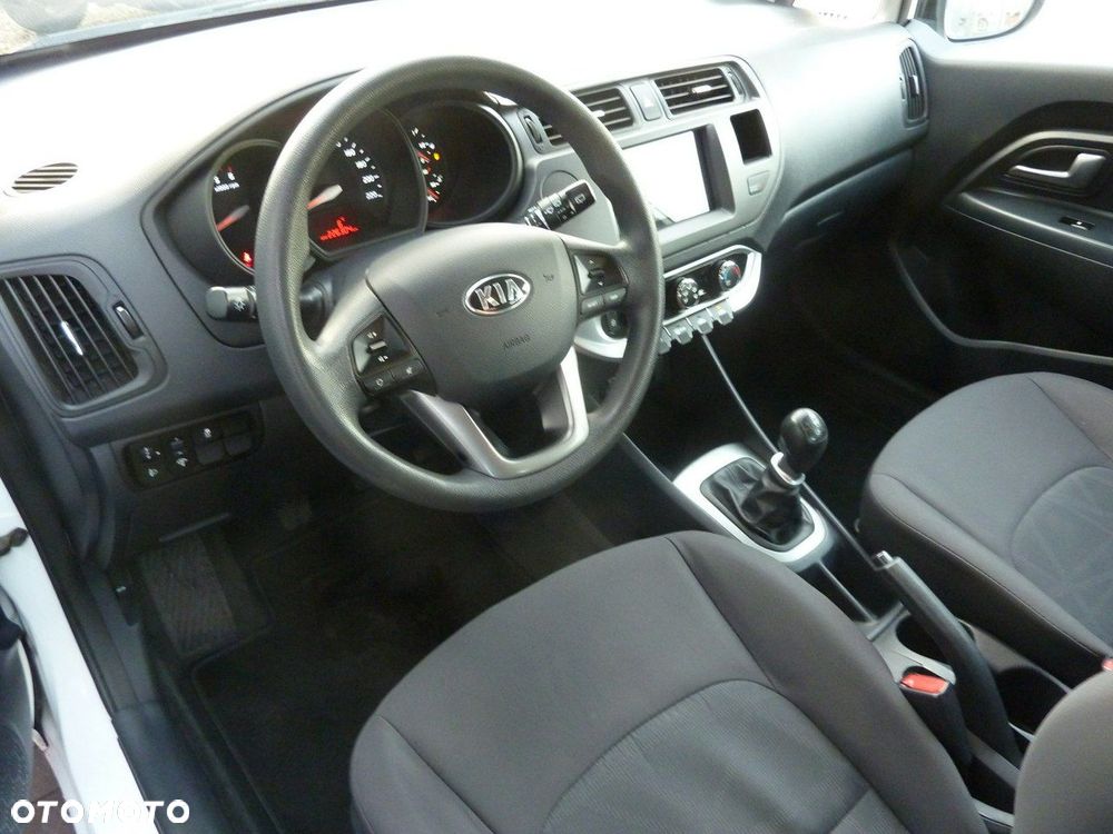 Kia Rio - 11