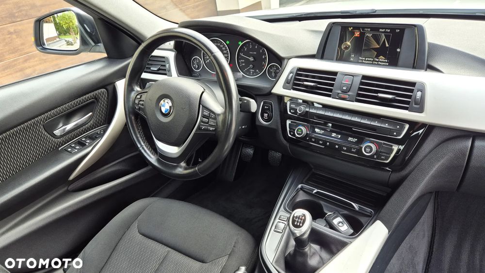 BMW Seria 3 318i Luxury Line - 13