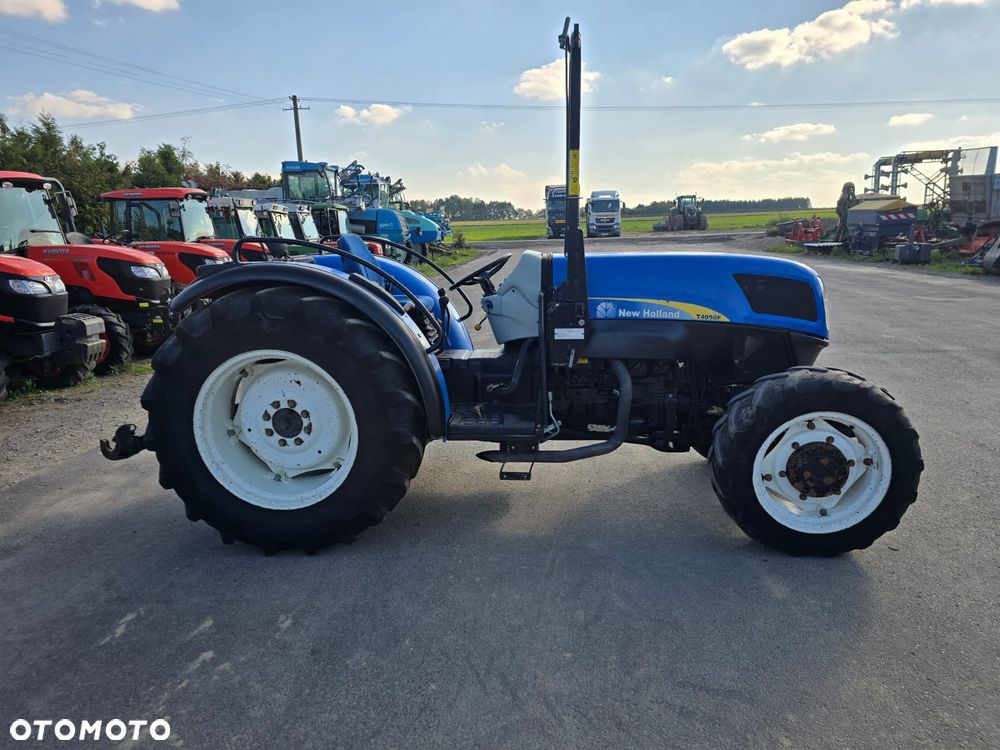 New Holland T4050F