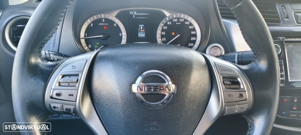 Nissan Pick Up - 25