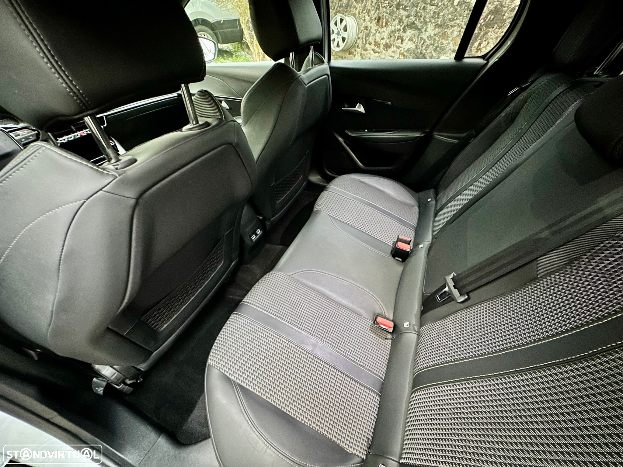 Peugeot e-208 50 kWh GT Line - 25