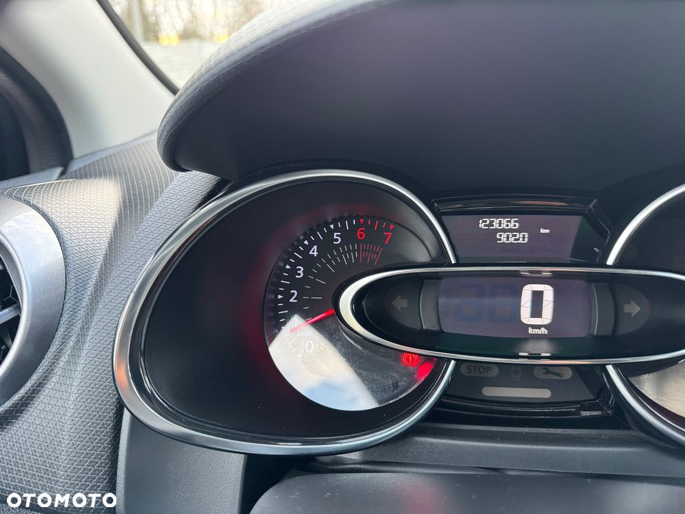 Renault Clio 1.2 16V 75 Limited - 36