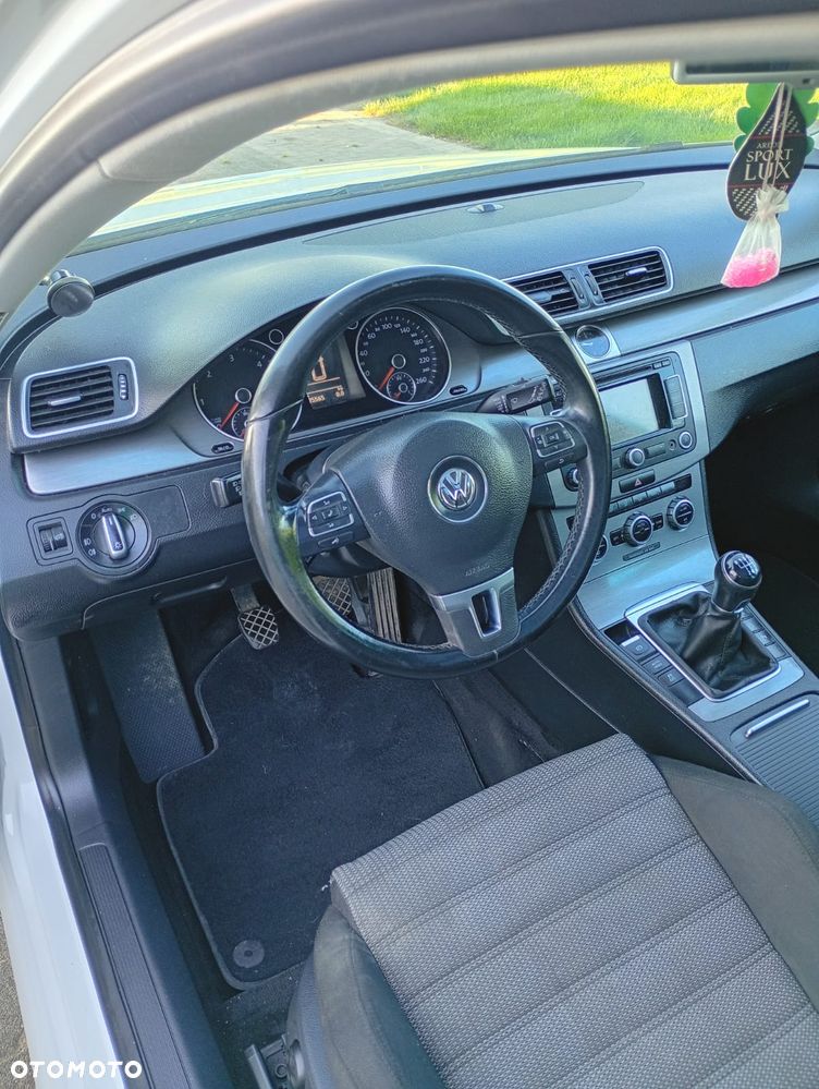 Volkswagen Passat - 14
