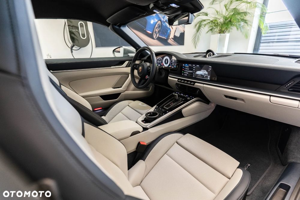 Porsche 911 Targa 4 GTS - 14