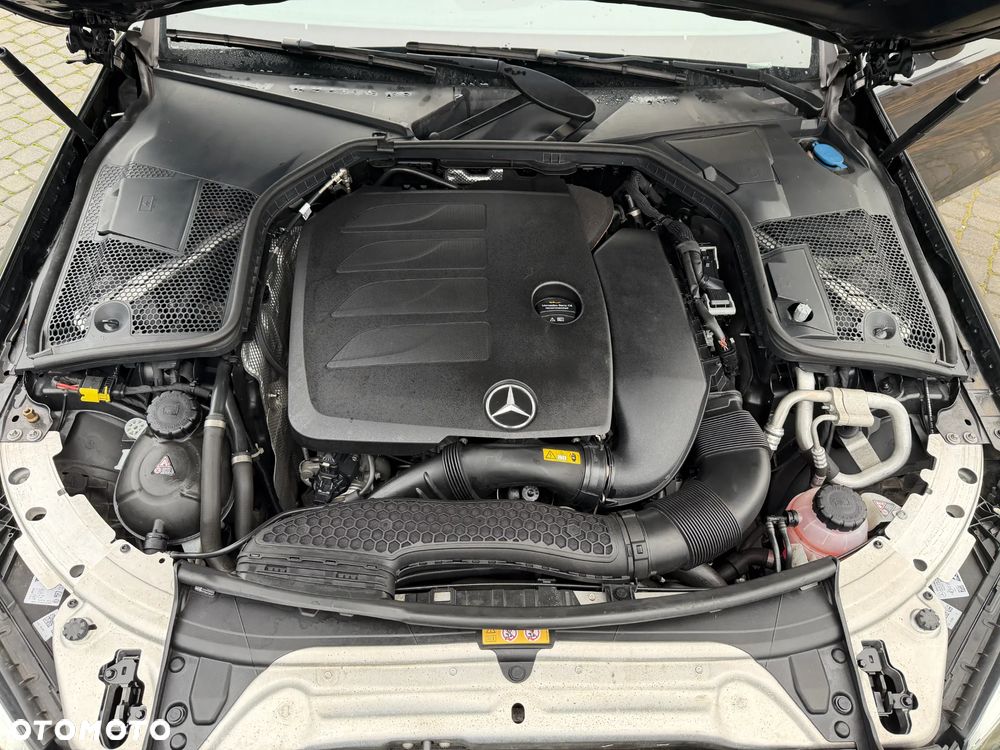 Mercedes-Benz Klasa C 200 9G-TRONIC AMG Line - 33