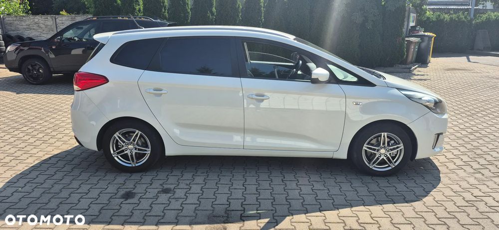Kia Carens 1.7 CRDi 115 Dream Team Edition - 4