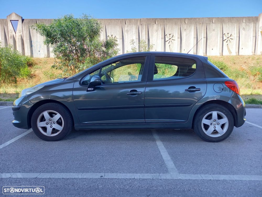 Peugeot 207 - 13