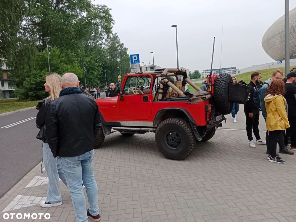 Jeep Wrangler - 12