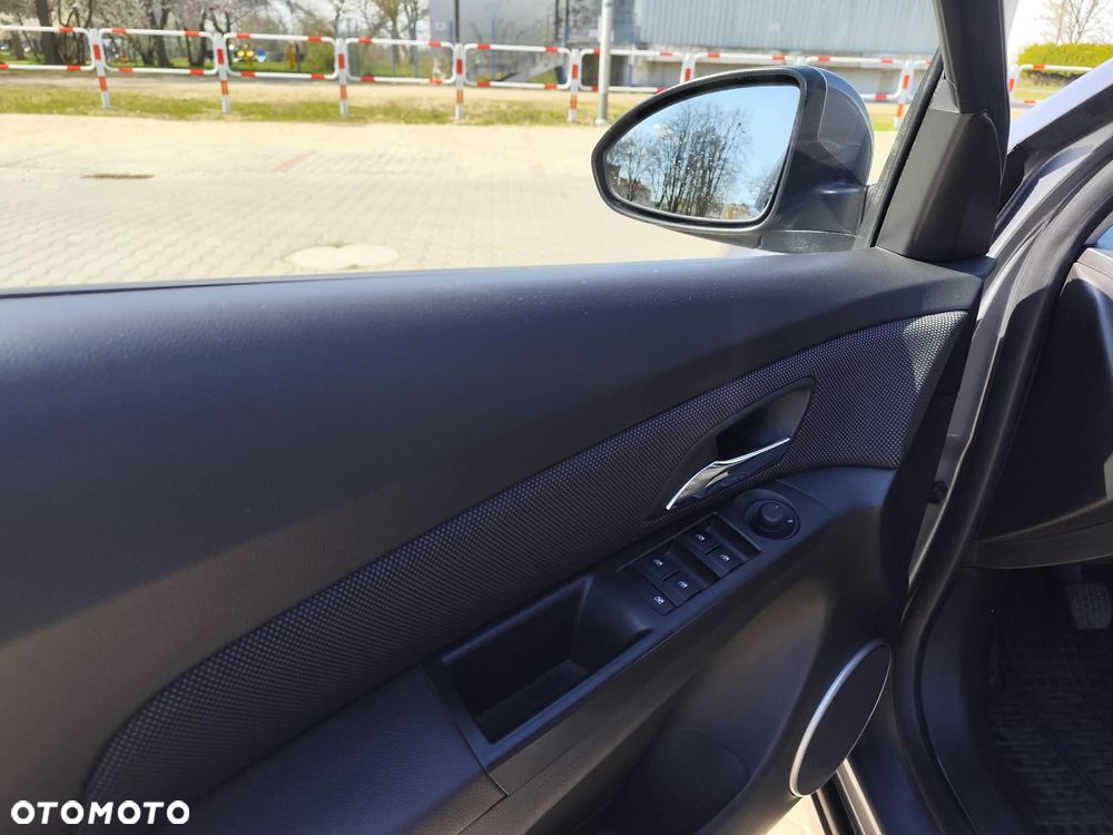 Chevrolet Cruze 1.6 LS - 12