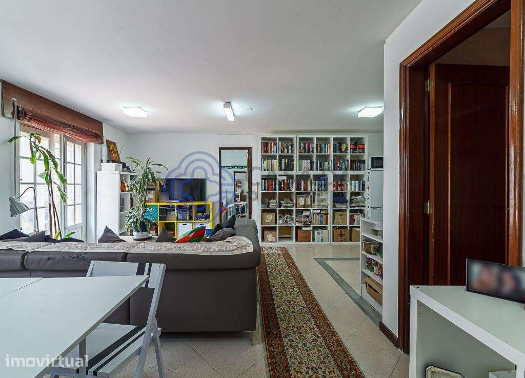 Espaço de Serviços convertível em habitação na baixa do Porto. Não dei - Grande imagem: 3/30