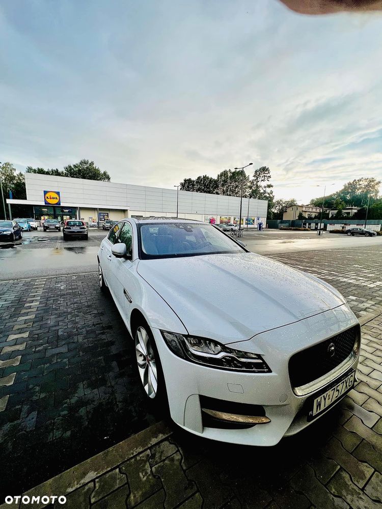 Jaguar XF 2.0 T R-Sport - 9
