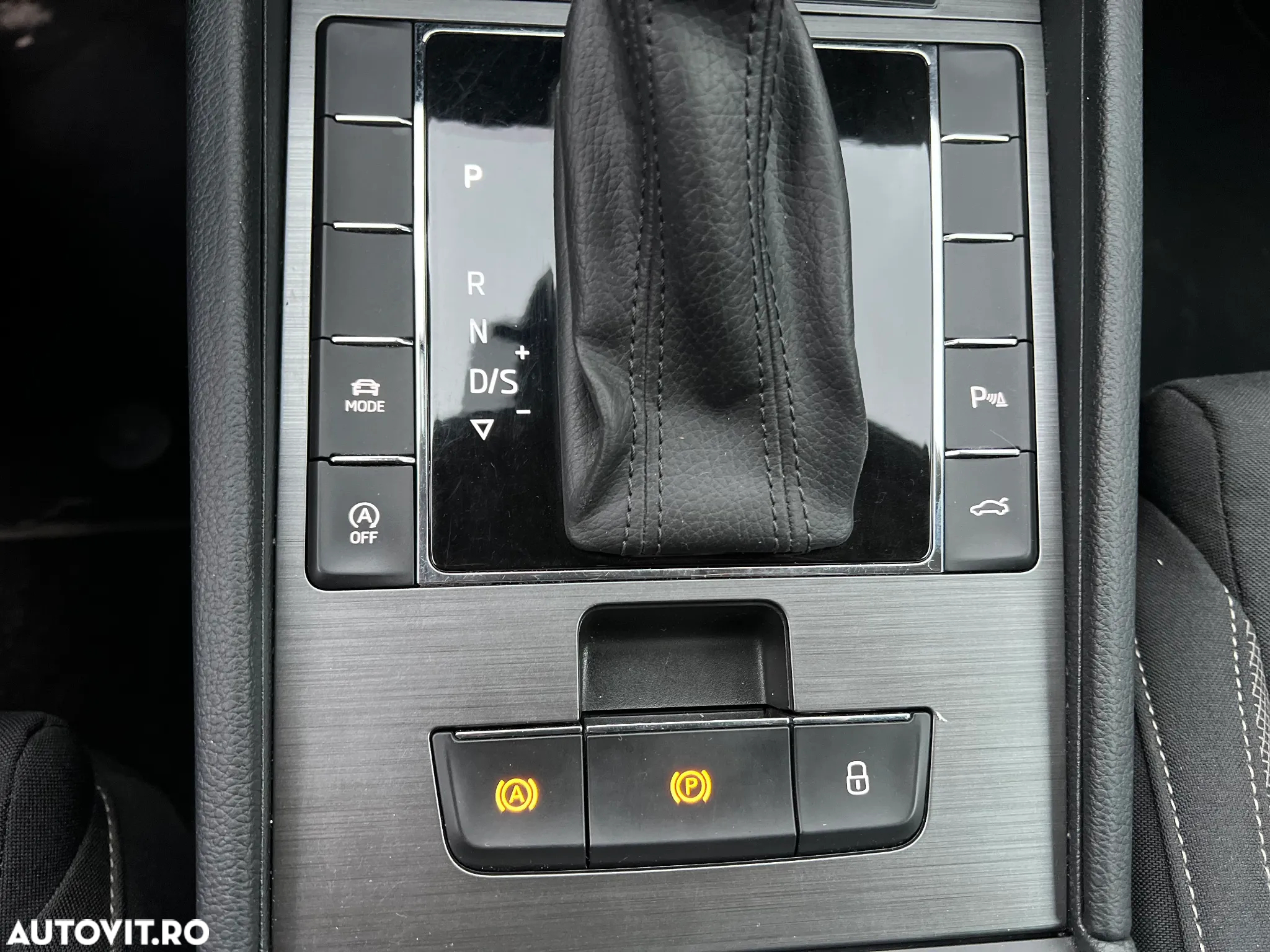 Skoda Superb Combi 2.0 TDI 4x4 DSG Scout Final Edition - 14