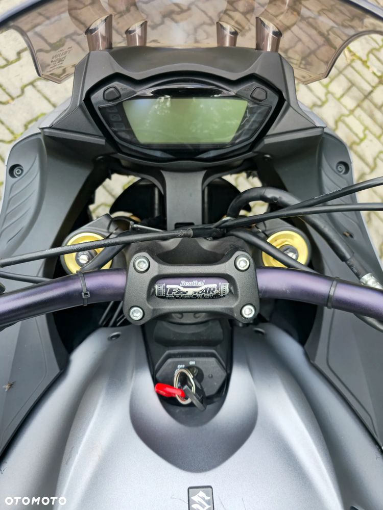 Suzuki GSX 1000 - 9