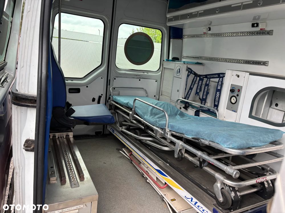 Renault Master F3500**Klimatyzacja**Ambulans - 19