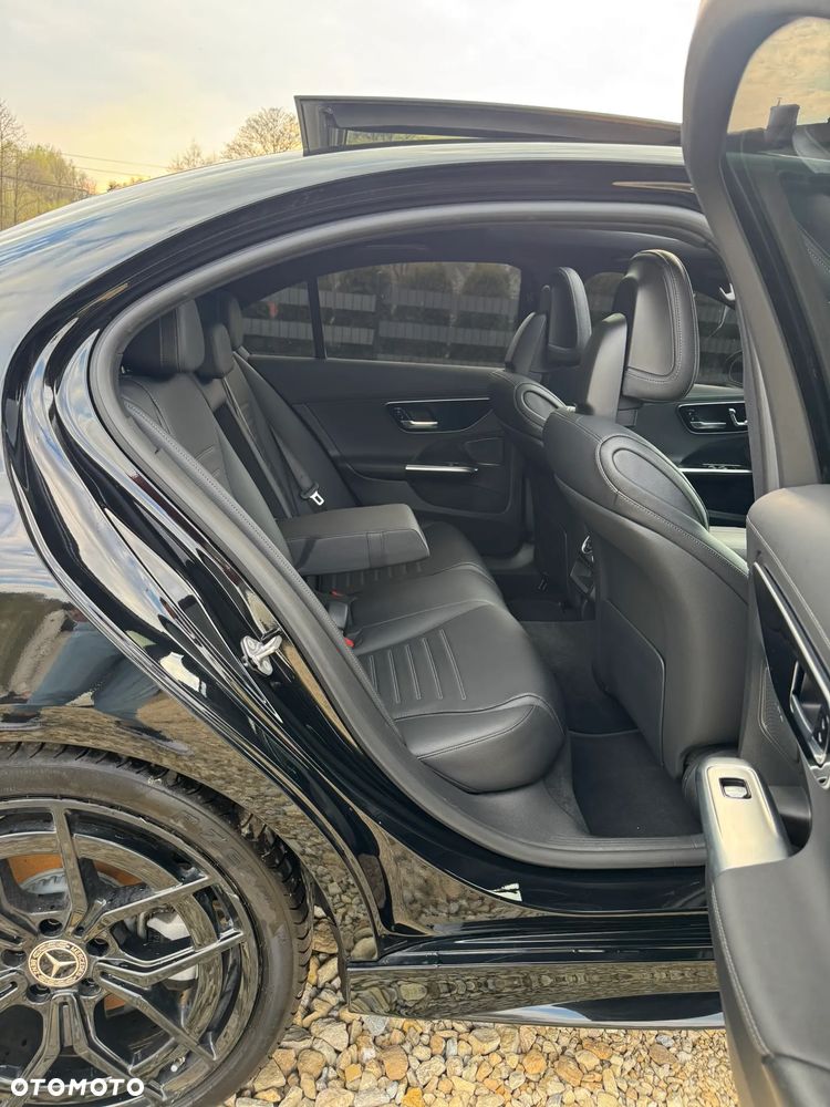 Mercedes-Benz Klasa C 300 4Matic 9G-TRONIC AMG Line - 24