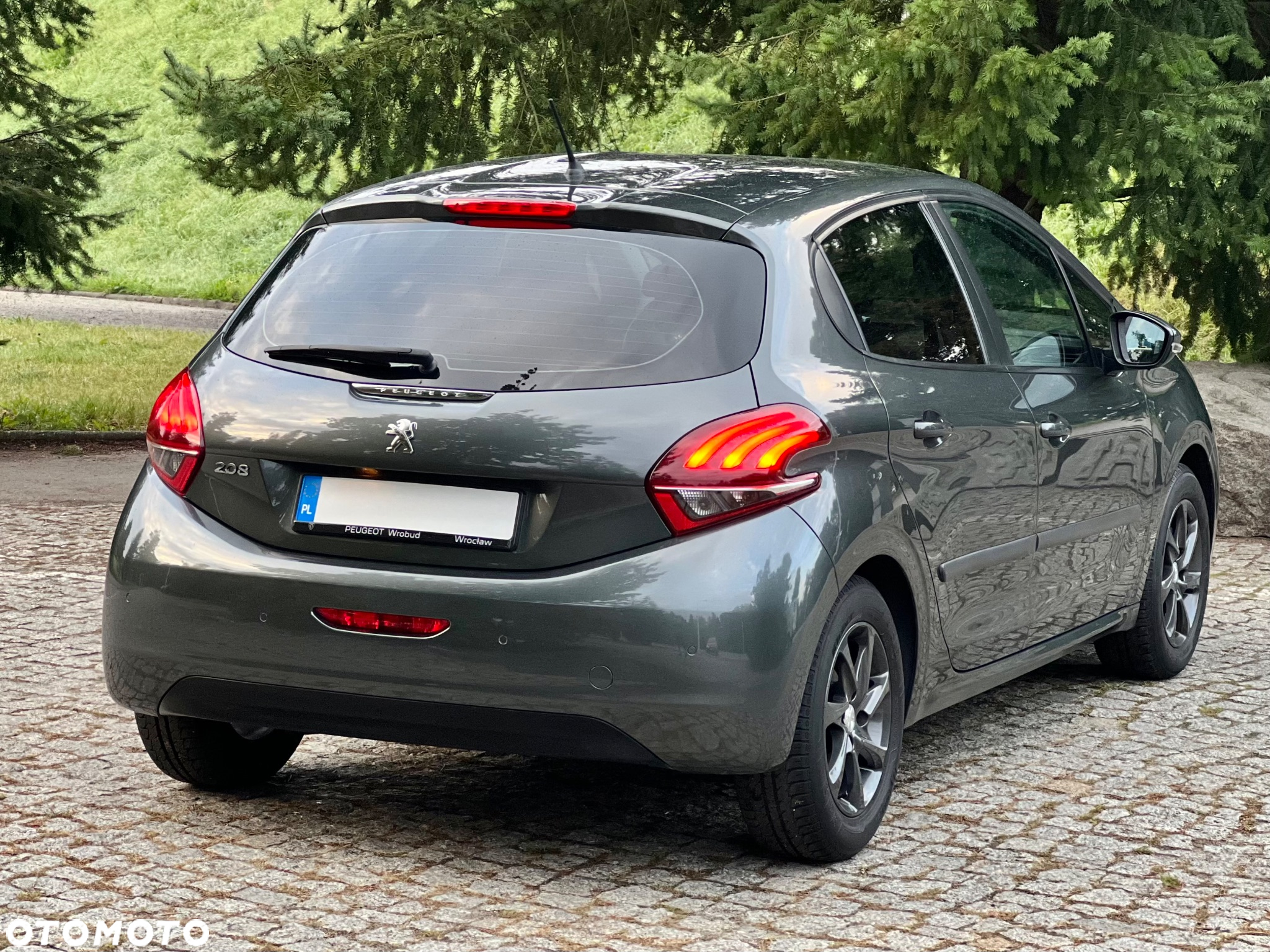 Peugeot 208 - 18
