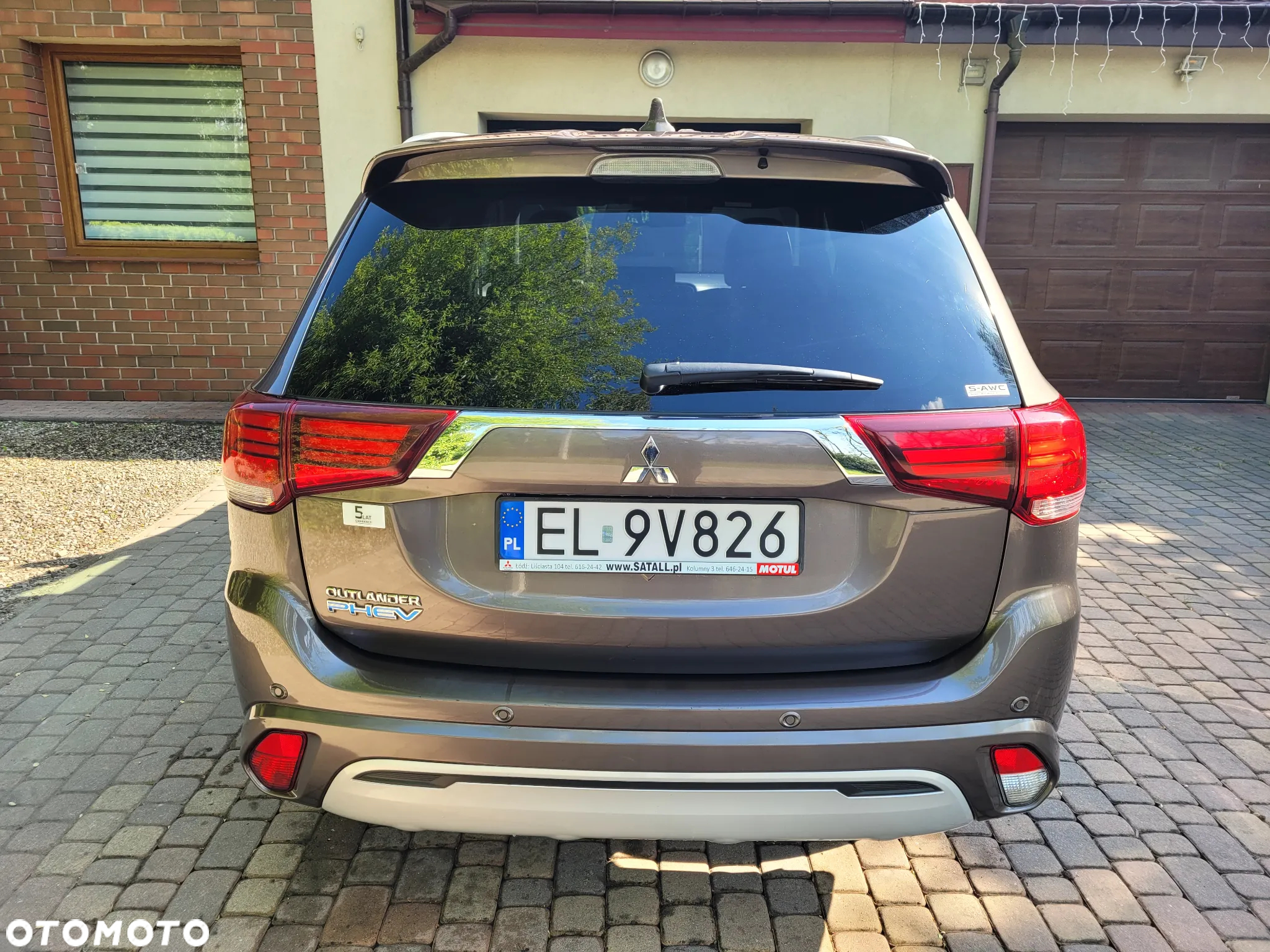 Mitsubishi Outlander PHEV Instyle + - 5