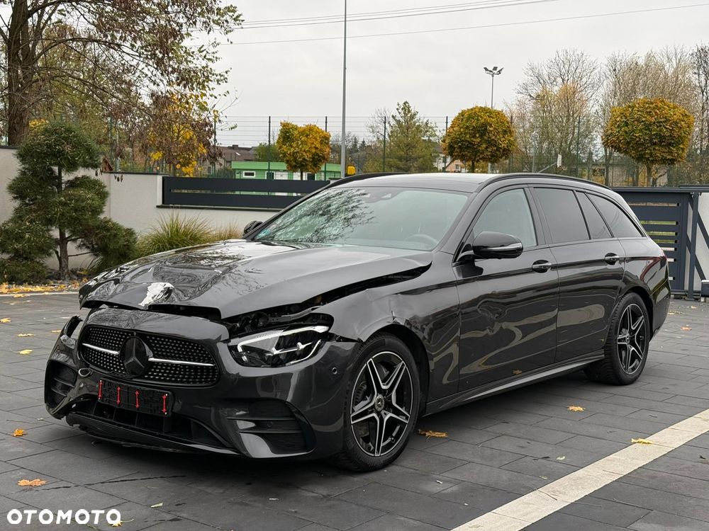 Mercedes-Benz Klasa E 200 4Matic 9G-TRONIC AMG Line - 1