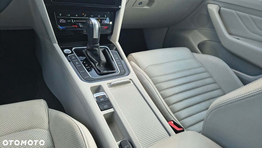 Volkswagen Passat - 34