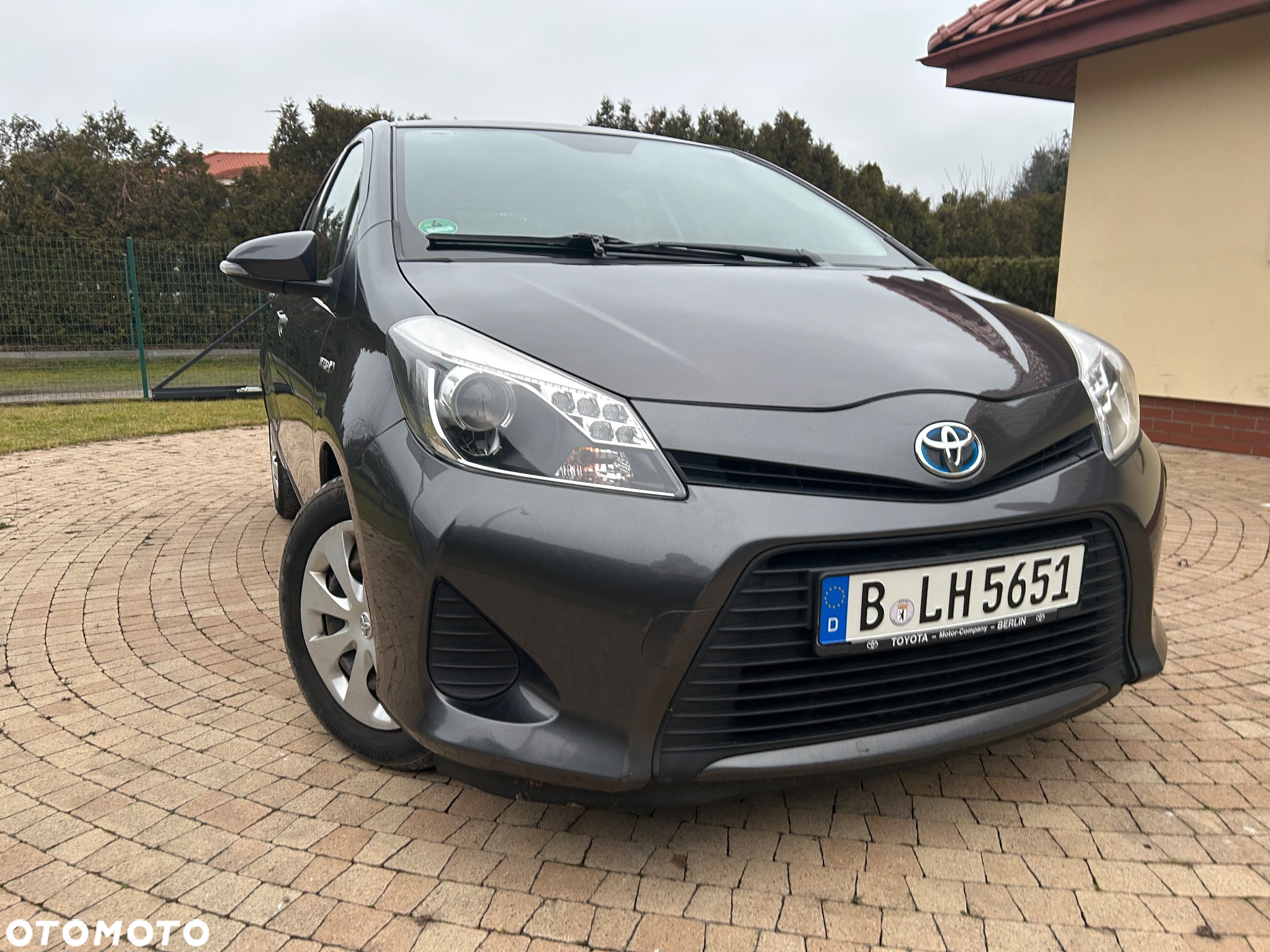 Toyota Yaris Hybrid 100 Active - 3