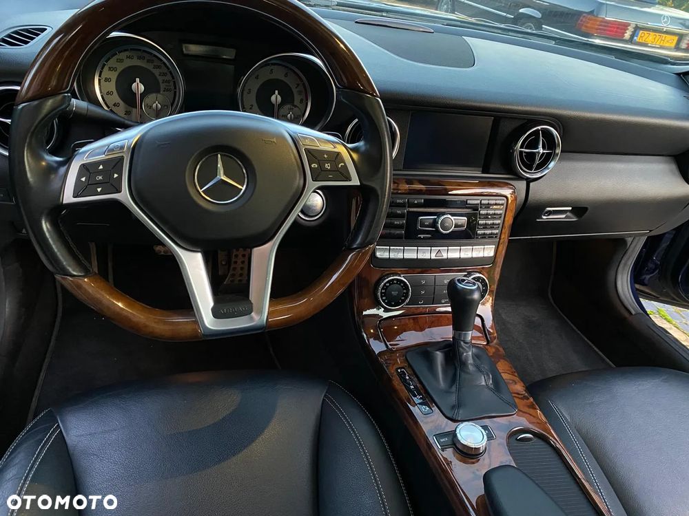 Mercedes-Benz SLK 350 (BlueEFFICIENCY) 7G-TRONIC - 11