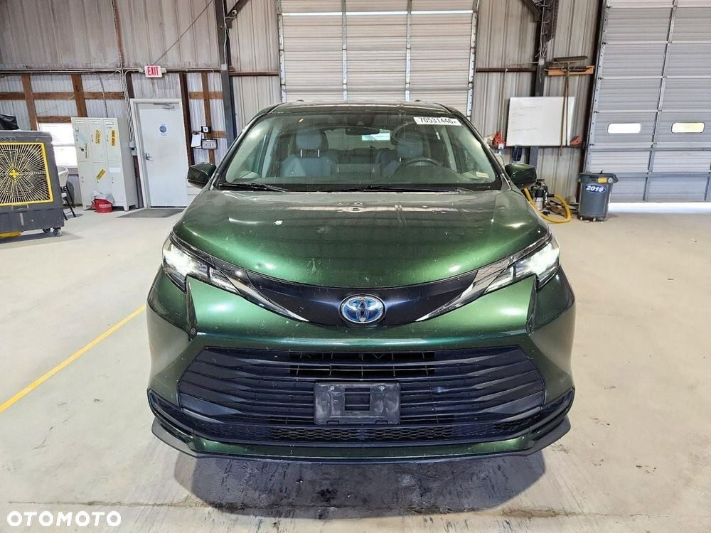 Toyota Sienna - 5