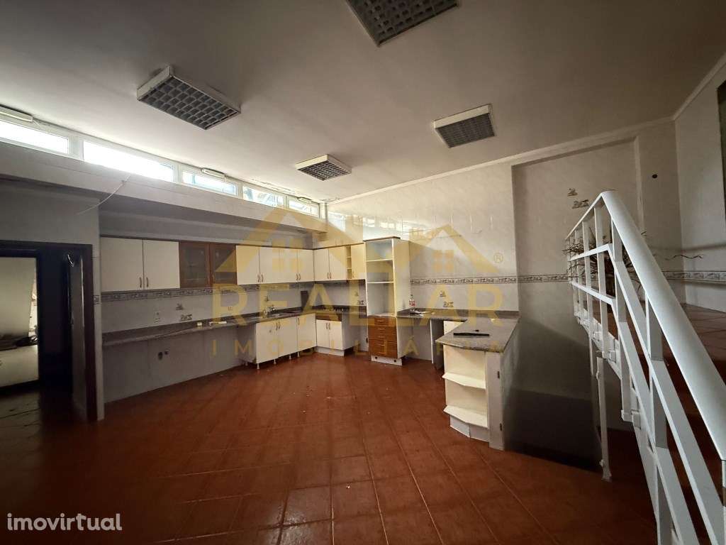 Moradia em Banda T5 para Restauro no Centro de Vila do Conde - Grande imagem: 2/28